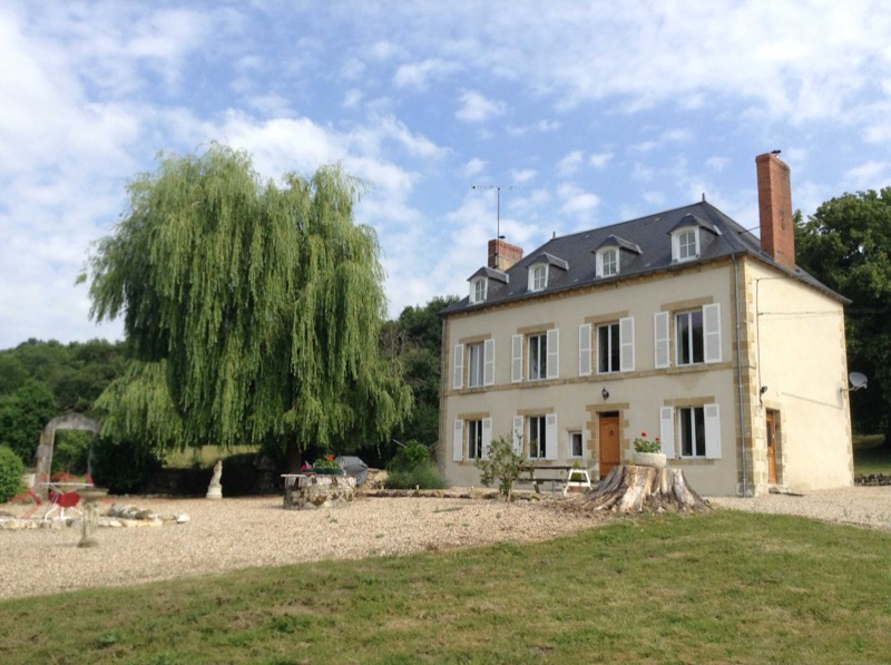 The house with the garden in bloom